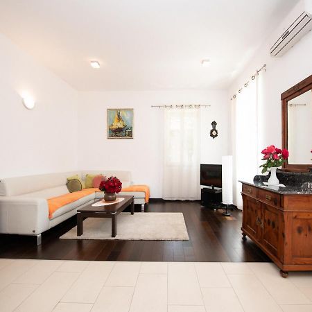 Apartment Marina With Sea View Laurana Esterno foto