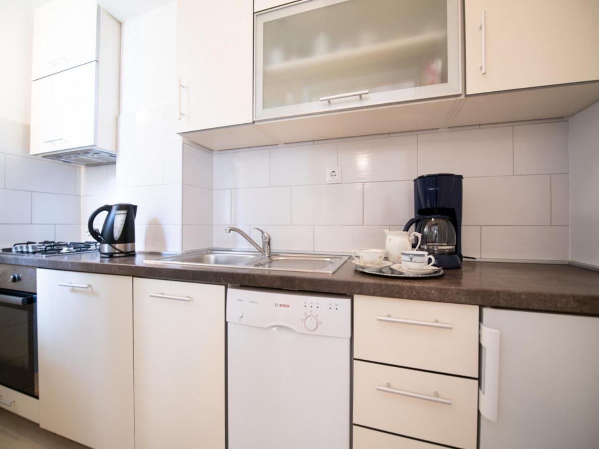 Apartment Marina With Sea View Laurana Esterno foto