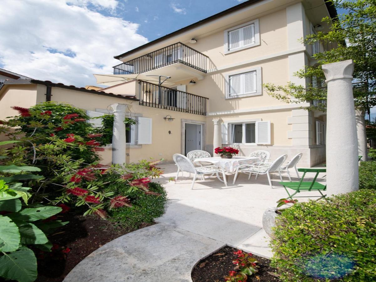 Apartment Marina With Sea View Laurana Esterno foto